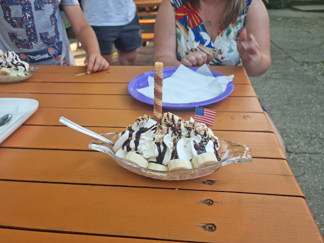 Opinii despre Fehérvári Fagyizó în Lébény - Vendéglátás