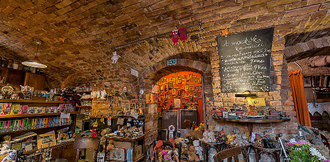 Opinii despre Rengeteg RomKafé - avagy Míves 3.0 în Budapest - Vendéglátás