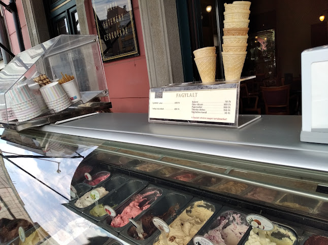 Esztergom, Vörösmarty u. 2, 2500