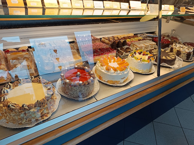 Opinii despre Királyi Cukrászda în Sopron - Vendéglátás
