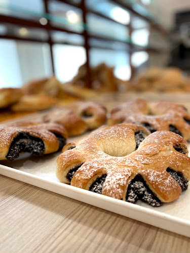 Opinii despre Martini Friss Pékség în Nyíregyháza - Vendéglátás