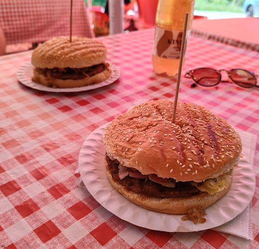 Opinii despre Üvegtigris, a büfé în Tinnye - Vendéglátás