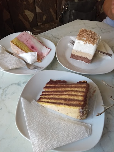 Opinii despre Walzer Cukrászda în Sopron - Vendéglátás