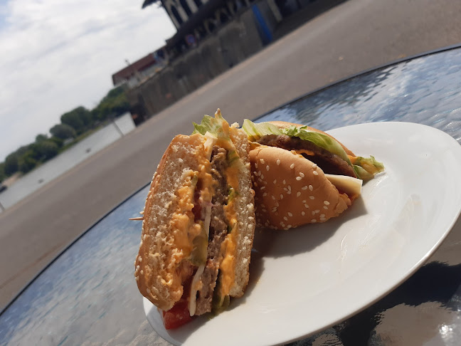 Opinii despre Sümegi Büfé în Mohács - Vendéglátás