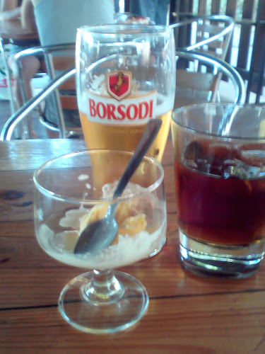 Tölgyfa borozó - Vendéglátás