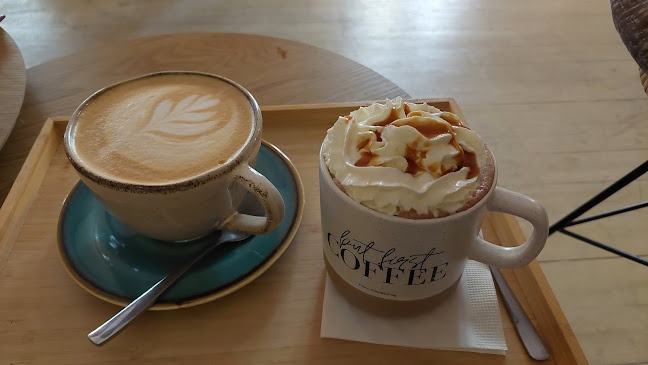 Opinii despre Frida Kávéház în Debrecen - Vendéglátás