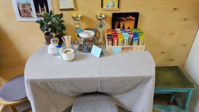 Opinii despre Kék Elefánt Kávézó în Szeged - Vendéglátás