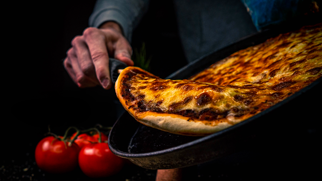 Opinii despre Pizza Home - Pizza és Gyros házhozszállítás Szolnokon în Szolnok - Vendéglátás