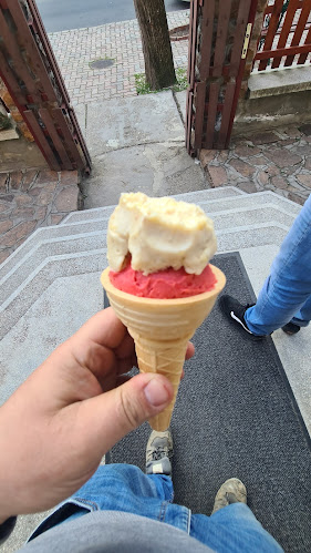 Opinii despre Zsitvai Cukrászda în Szekszárd - Vendéglátás