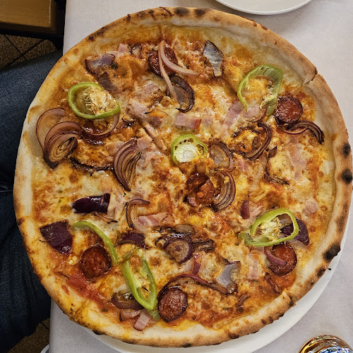 Opinii despre La Lucia Restaurant în Budapest - Vendéglátás