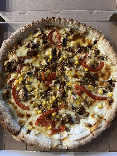 Opinii despre Lakoma Pizza & Street food în Nyíregyháza - Vendéglátás