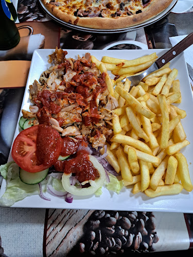 Opinii despre Várkert Söröző & Pizzéria în Szászvár - Vendéglátás