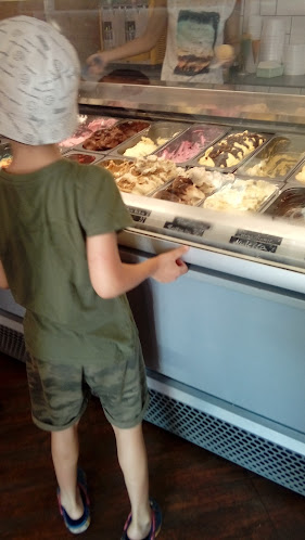 Opinii despre Kapitány Cukrászda în Kiskunlacháza - Vendéglátás