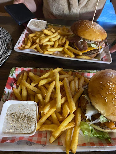 Kosztoló - Vendéglátás