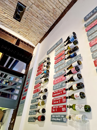 Vinikli - local drinks & stuff - Budapest