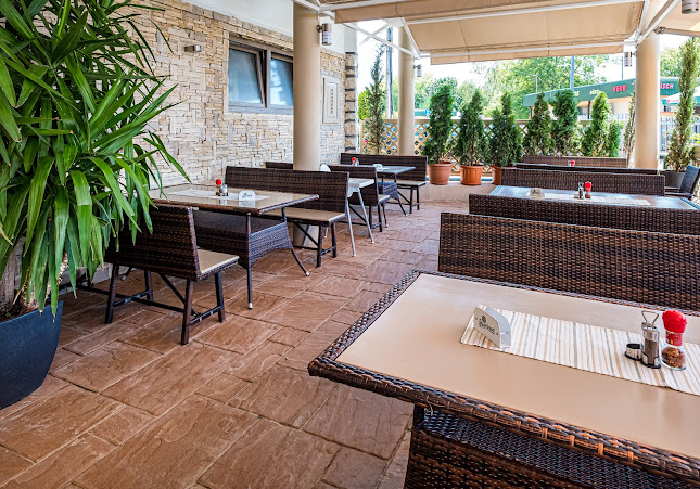 Opinii despre Sétány Étterem-Kávézó în Csopak - Vendéglátás