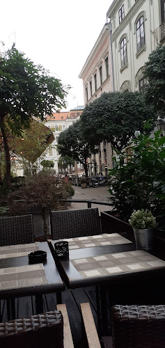 Replay Cafe & Restaurant - Vendéglátás