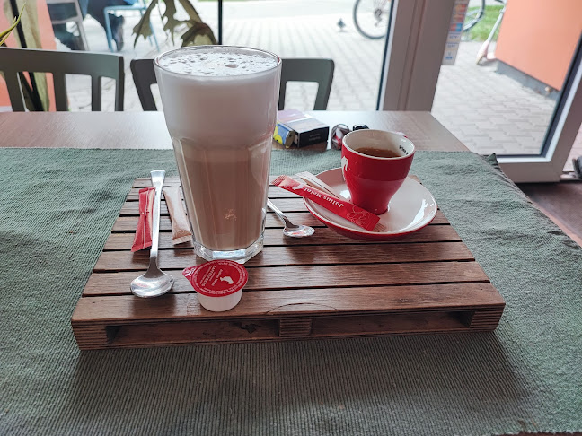 Opinii despre Lipóti pékség és kávézó în Győr - Vendéglátás