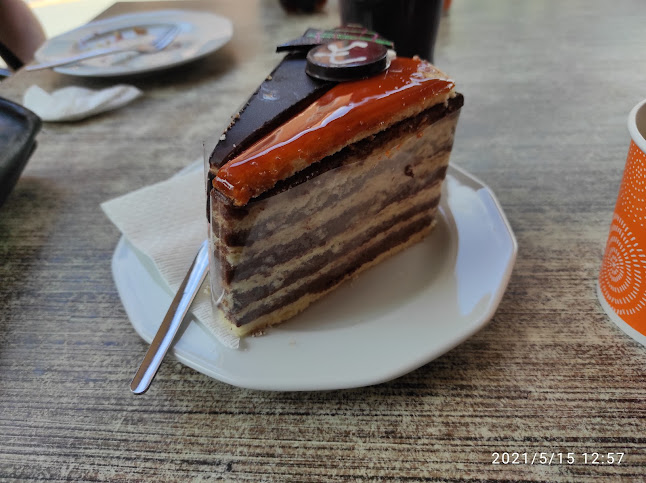 Opinii despre Dóm Cukrászda în Szeged - Vendéglátás