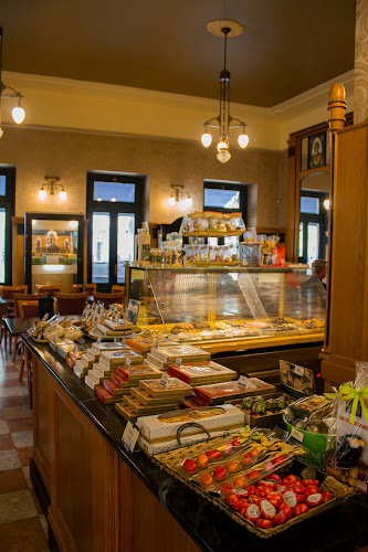 Comentarii opinii despre Központi Kávéház Szamos Cukrászda