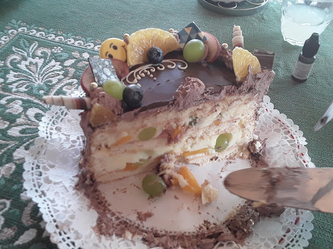 Juhász cukrászda és fagyizó" - Békés