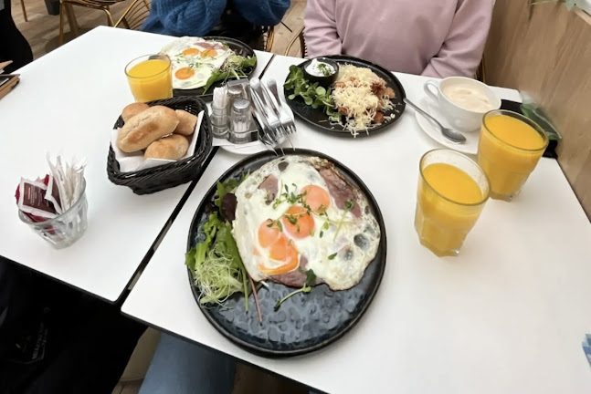 Cziniel Cukrászda és Találkozóhely - Vendéglátás