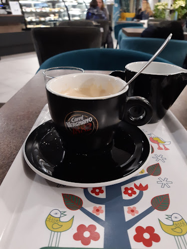 Opinii despre Szelet Cukrászda în Szentendre - Vendéglátás