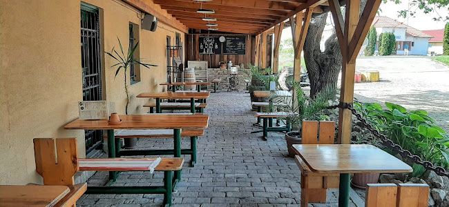 Opinii despre Kalóz Pizza-Grill-Hamburger-Tészta-Gyros în Kulcs - Vendéglátás