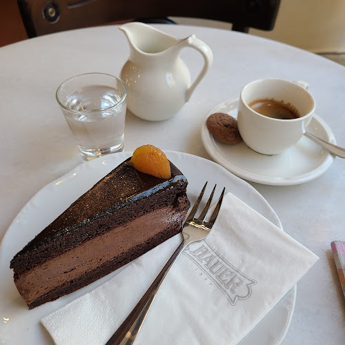 Comentarii opinii despre Hauer cukrászda és kávéház