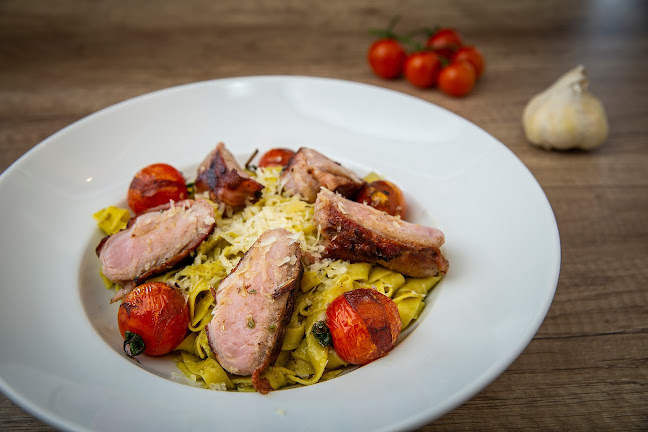 Opinii despre Aranypatkó Étterem- Panzió -Pizzéria -Győrújbarát, Győr în Győrújbarát - Vendéglátás