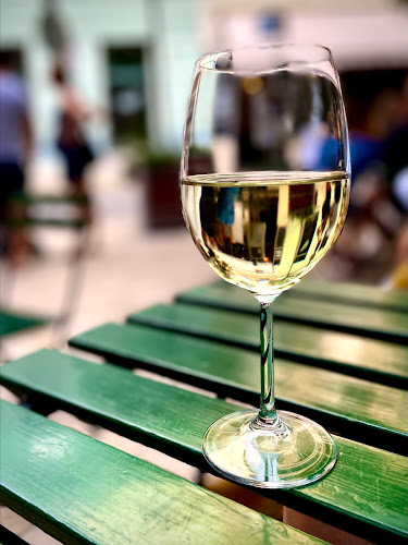 Csendes Társ - WineBar & Garden