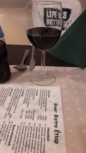 Opinii despre River Bistro în Jászberény - Vendéglátás