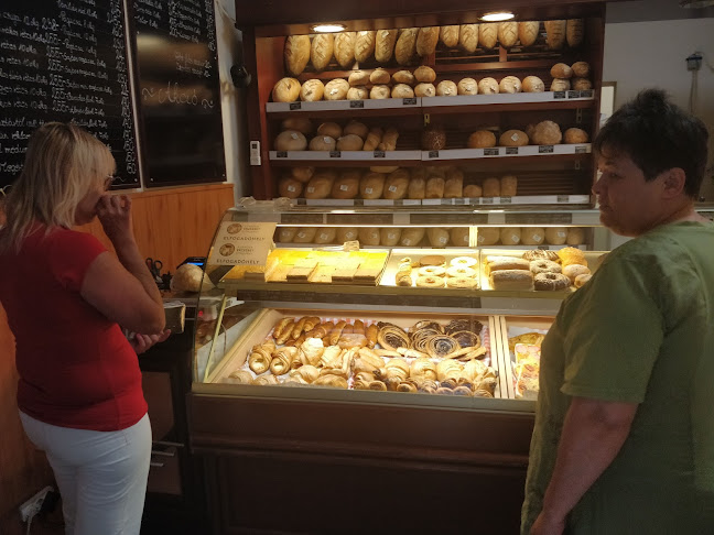 Opinii despre Péklegény Pékség, Sütőipari és Ostyagyártó Kft. în Budapest - Vendéglátás