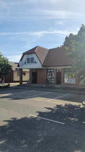 Paks, Üzletsor 2 1, 7030