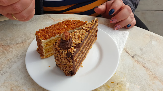 Opinii despre Indiáner Cukrászda în Szeged - Vendéglátás