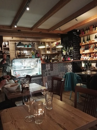 KisBécs Borbár Borbolt Kávézó Reggeliző - Vendéglátás