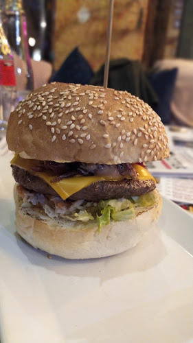 Comentarii opinii despre Azték Kávézó