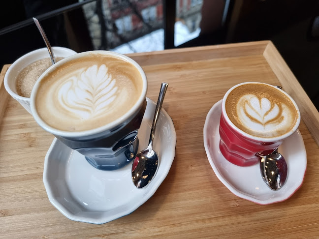 Grinder Fitness & Coffee Shop - Budapest