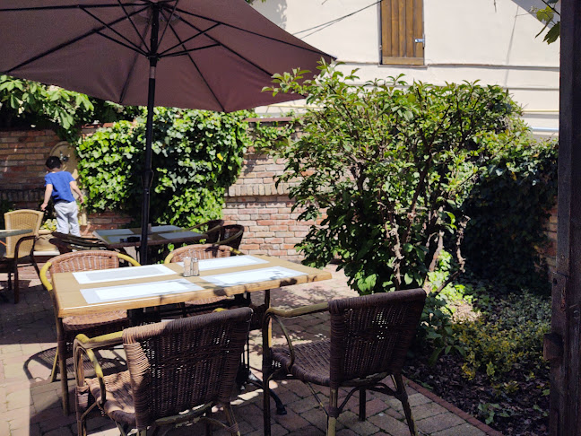 Udvarház Vendéglő - Vendéglátás