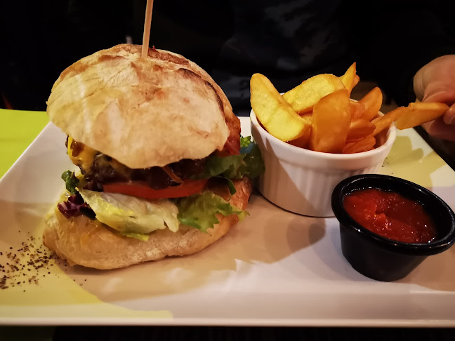 Opinii despre Ring Café Étterem és Burger Bar în Budapest - Vendéglátás