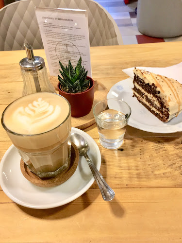 Comentarii opinii despre Adna Café