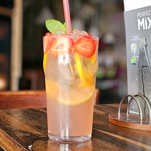 Comentarii opinii despre Megálló Café & Bár