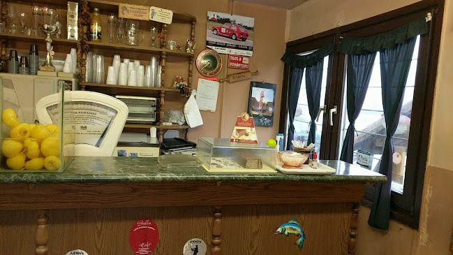 Opinii despre Pecsenyesütő-Büfé în Győr - Vendéglátás