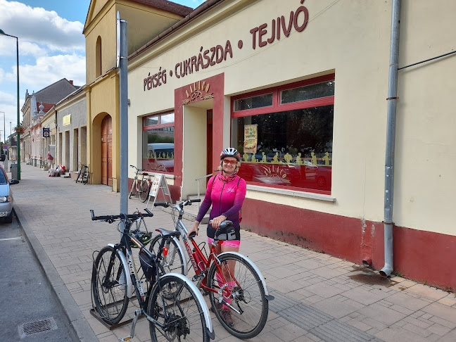 Opinii despre Zalaco Pékség és Kávézó în Csepreg - Vendéglátás