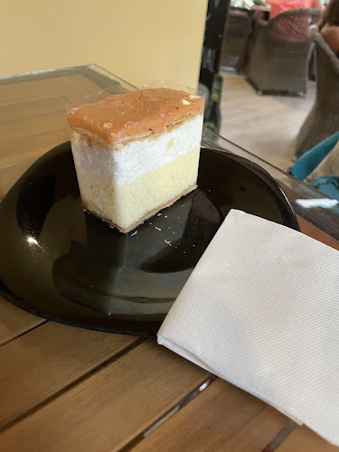 Opinii despre Sarokház Cukrászda în Poroszló - Vendéglátás