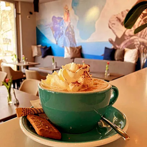 Opinii despre Larus Café Bar în Balatonfüred - Vendéglátás