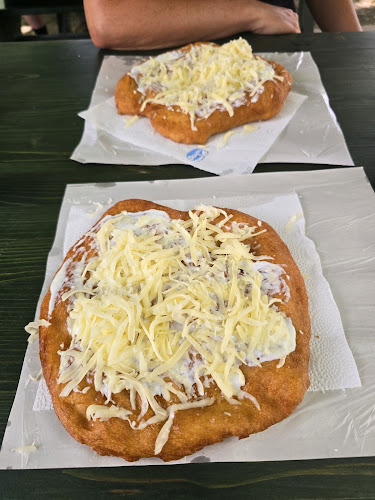 Jégvarázs Fagyizó, lángosozó és palacsintázó - Vendéglátás