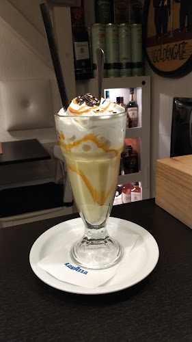 Opinii despre Patron Kávézó és Bár în Kiskunfélegyháza - Vendéglátás