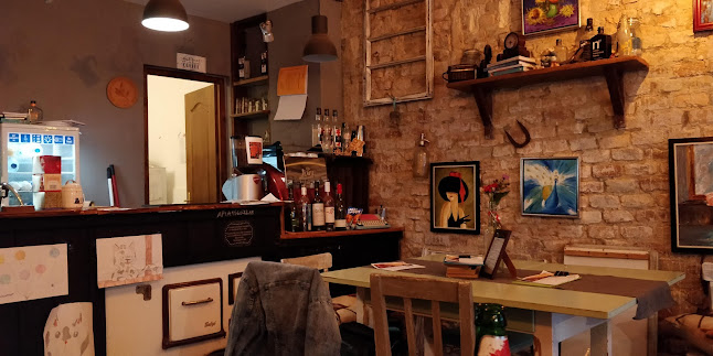 Győr, Kazinczy u. 8, 9021