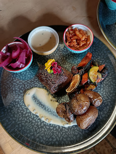 Opinii despre Inhauser Pincészet & Restaurant & Guesthouse în Somlószőlős - Vendéglátás